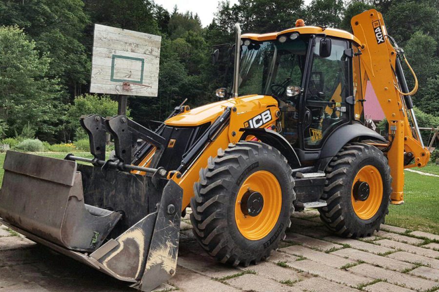 JCB 4CX